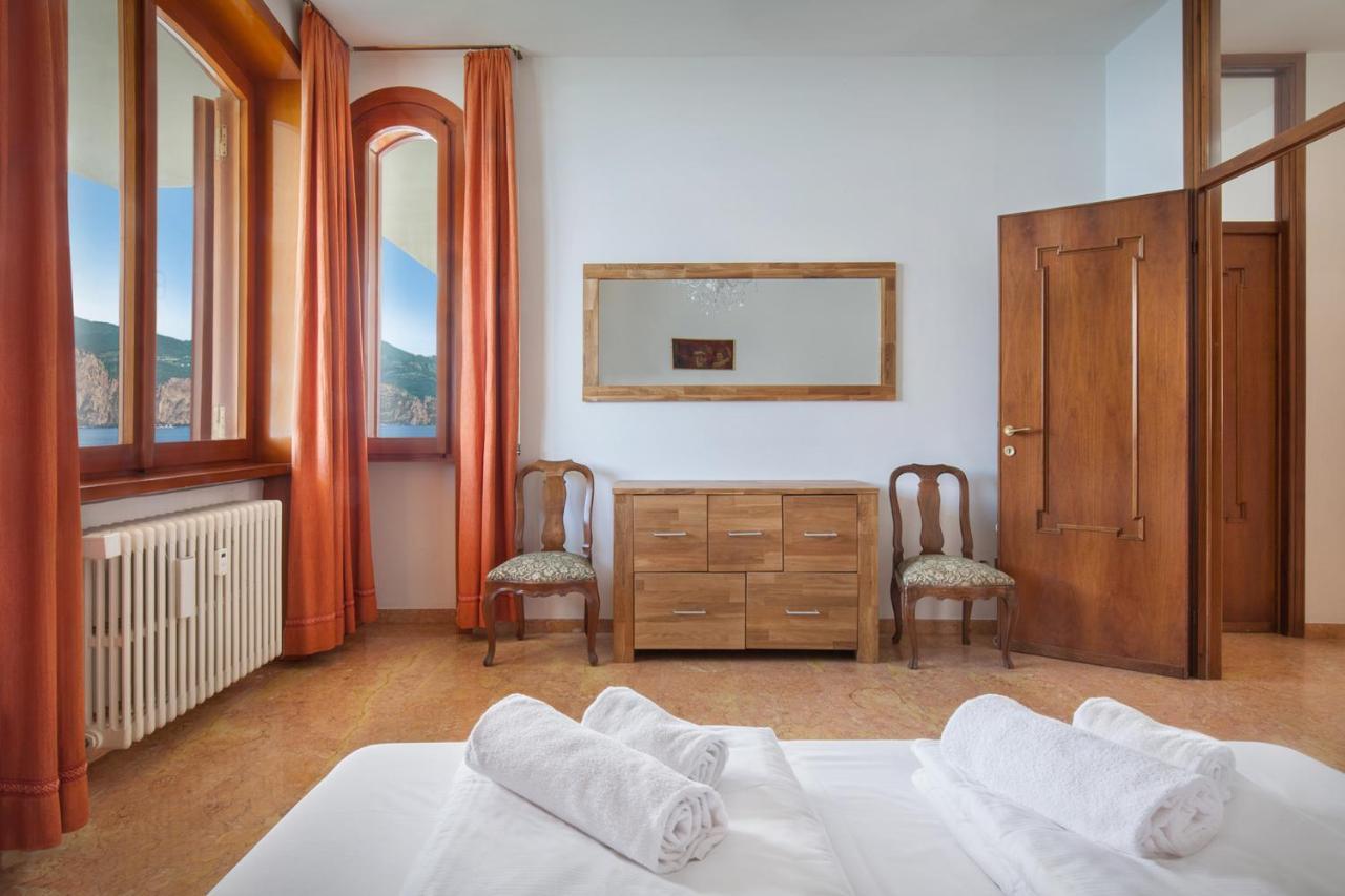 Villa Francesca-Grande Appartamento In Riva Al Lago ブレンゾーネ エクステリア 写真