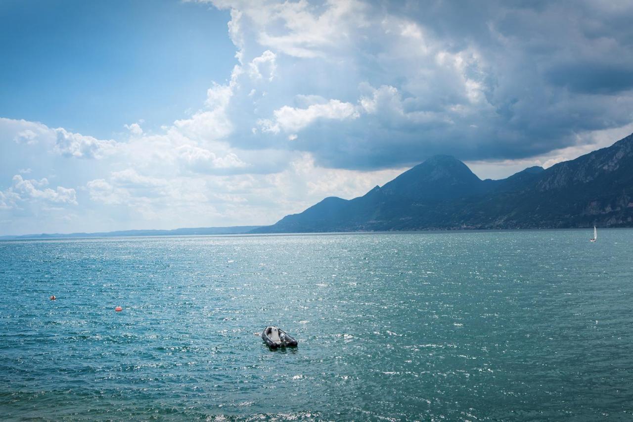 Villa Francesca-Grande Appartamento In Riva Al Lago ブレンゾーネ エクステリア 写真